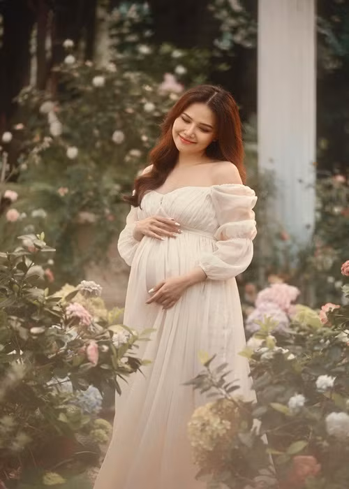 Thông tin Phanh Lee mang thai vừa được người trong cuộc xác nhận. Nữ diễn viên sinh năm 1990 cho biết, cô hiện mang thai 6 tháng.