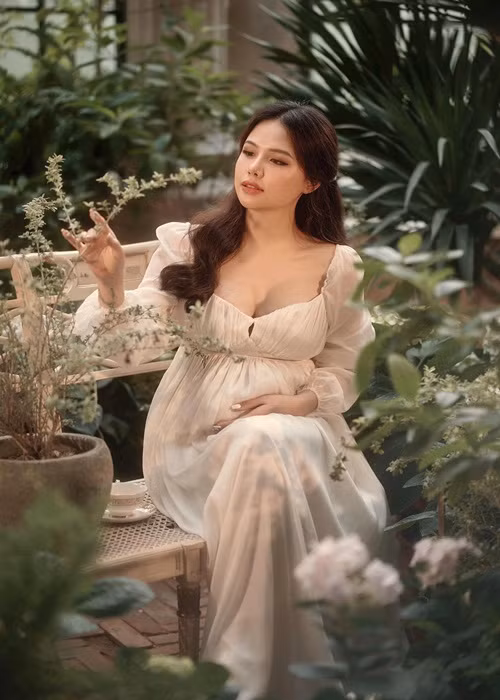 Phanh Lee cho biết, cô được ông xã và gia đình hai bên quan tâm, chăm sóc, tẩm bổ.