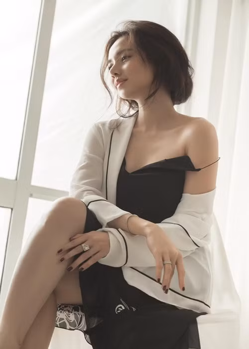 Bà xã Victor Vũ vẫn giữ được hình thể chuẩn sau 2 lần sinh nở.