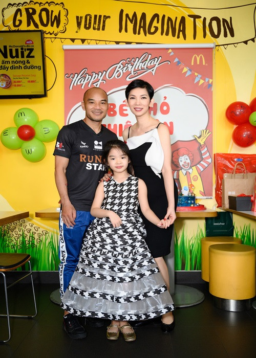 Bé Thỏ là người khuyên Xuân Lan tái hôn. “Con nói, ba Lâm là người không hứa nhưng làm cho Thỏ tất cả những điều con cần. Những người trước đây chỉ nói chứ không làm gì hết”, Xuân Lan cho hay.