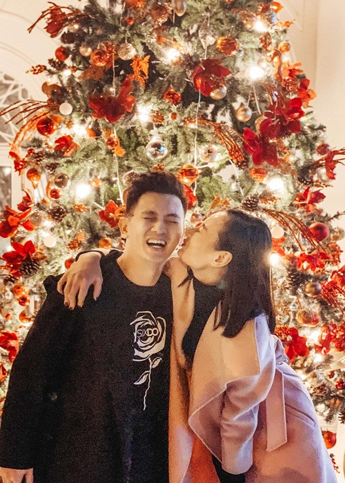 Đỗ An cũng thường xuyên dành những lời có cánh cho vợ trên trang cá nhân lẫn truyền thông. Bên cạnh đó, nam diễn viên còn luôn nhường nhịn vợ.