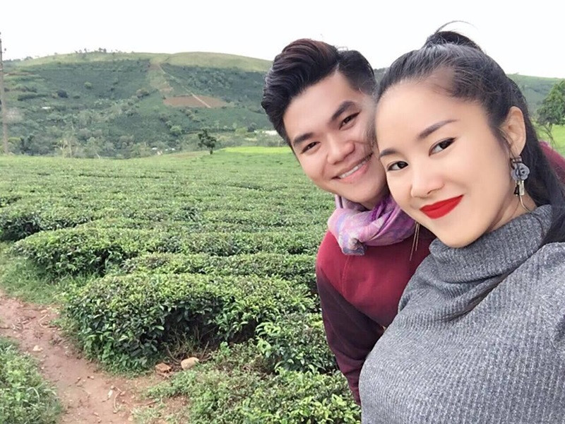 Trước đó, không ít lần Lê Phương bị antifan mỉa mai khi chia sẻ về chồng trẻ. Năm 2017, khi khoe ảnh bên Trung Kiên, Lê Phương bị chê "máy bay bà già". Nữ diễn viên khéo đáp trả: " "Ừ, còn em trẻ đẹp nên cứ "học làm biếng, ăn ở không" nhiều vào em nhé".