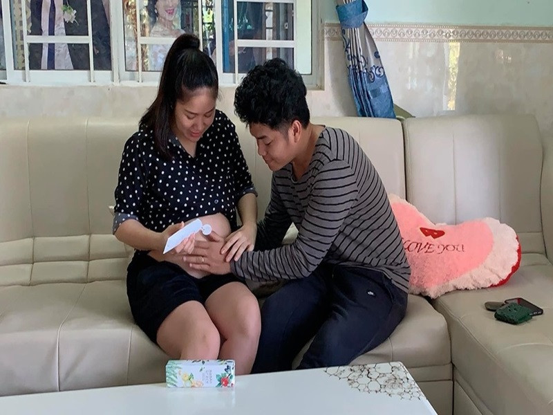 Năm 2019, Lê Phương khoe ảnh được chồng thoa kem. Có một vài cư dân mạng công kích Trung Kiên như: "Ca sĩ gì mà suốt ngày vợ, chẳng có sản phẩm mới nào, giải nhất Tiếng hát truyền hình cũng bỏ xó". Lê Phương không ngần ngại đáp trả: "Bớt vô duyên nhé chị. Tên Sâu chả trách chị làm sầu hội chị em phụ nữ”.