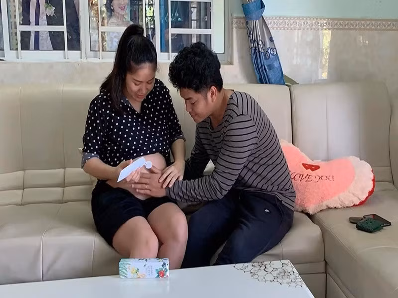 Năm 2019, Lê Phương khoe ảnh được chồng thoa kem. Có một vài cư dân mạng công kích Trung Kiên như: "Ca sĩ gì mà suốt ngày vợ, chẳng có sản phẩm mới nào, giải nhất Tiếng hát truyền hình cũng bỏ xó". Lê Phương không ngần ngại đáp trả: "Bớt vô duyên nhé chị. Tên Sâu chả trách chị làm sầu hội chị em phụ nữ”.