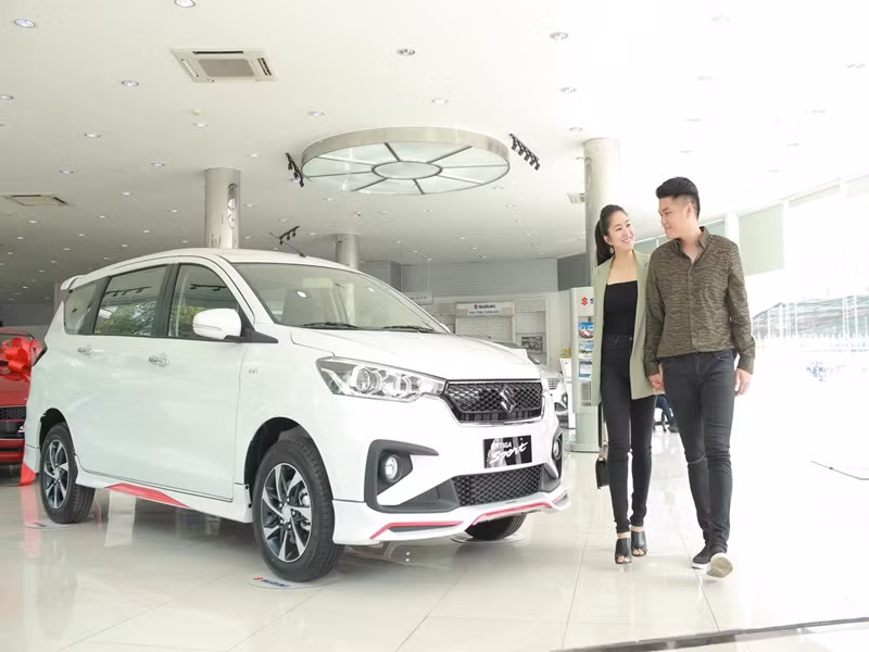 Lê Phương cũng từng phản ứng gay gắt khi một antifan soi mọi chuyện tái hôn: “Mai mốt bỏ người này lấy người khác nữa chứ gì, diễn viên mấy người có ai tốt đâu mà làm rùm beng lên. Không có là người ta không nói, hai ba đời chồng không đúng sao? Nhìn mặt này coi Lê Phương tự tin bao lâu?". Nữ diễn viên phản hồi: "Chị trông lớn, có tuổi mà lời nói thì thật thấp kém".