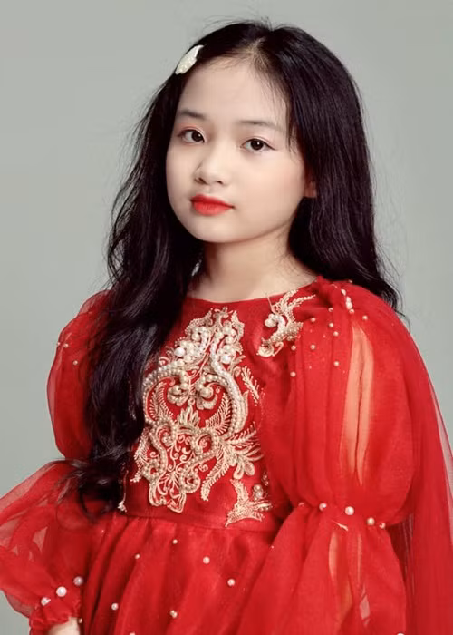 Ngoài diễn xuất, diễn viên nhí của phim “Hương vị tình thân” còn có tài năng ca hát. Năm 6 tuổi, Hà Anh tham gia cuộc thi Nhí tài năng 2016 và lọt vào Top 10 nhờ giọng hát trong trẻo.