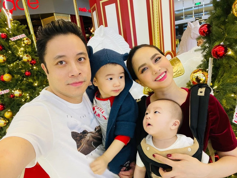 Vợ chồng Victor Vũ hiếm khi chia sẻ về cuộc sống hôn nhân trên truyền thông. Cả hai chỉ thường xuyên đăng tải hình ảnh tổ ấm nhỏ hạnh phúc trên trang cá nhân.