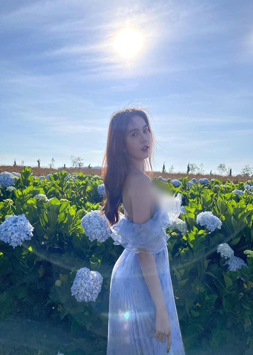 Chuyến du lịch tại Đà Lạt giúp Ngọc Trinh xả stress sau những ồn ào liên quan đến vụ mất trộm tại nhà riêng.