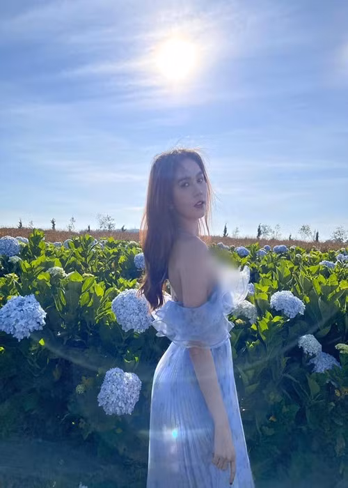 Chuyến du lịch tại Đà Lạt giúp Ngọc Trinh xả stress sau những ồn ào liên quan đến vụ mất trộm tại nhà riêng.