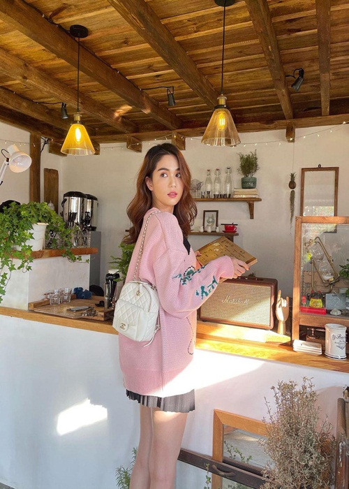 Ngọc Trinh trình báo vụ trộm vào ngày 30/3. Sau đó, cô kể lại vụ mất cắp tại nhà riêng trên trang cá nhân. Đến nay, nữ người mẫu chưa cập nhật thêm về diễn biến của vụ việc.