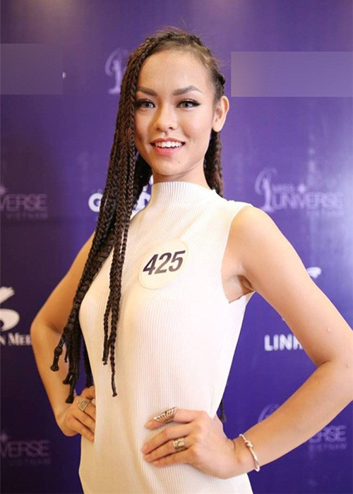 Mai Ngô trở lại Hoa hậu Hoàn vũ Việt Nam vào năm 2017. Tại mùa giải này, cô bị chỉ trích thiếu tôn trọng ban giám khảo khi viết trong đơn đăng ký nếu giám khảo muốn biết thông tin về cô hãy tìm tên của cô trên internet cũng như không chịu lắng nghe Võ Hoàng Yến hướng dẫn catwalk. Ảnh: Ngôi sao