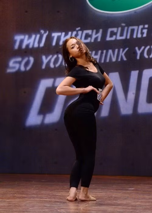 Cũng trong năm 2012, Mai Ngô đoạt giải nhì cuộc thi tìm kiếm gương mặt đại diện cho một nhãn hàng và lọt top 30 cuộc thi So you think you can dance – Thử thách cùng bước nhảy. Ảnh: Người đưa tin