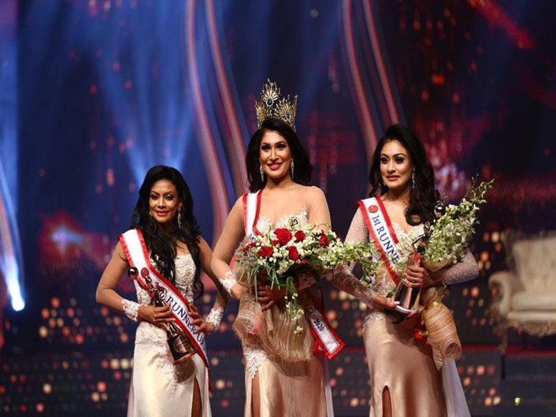 Bị giật vương miện khi đăng quang, Hoa hậu Sri Lanka dọa kiện Bi giat vuong mien khi dang quang, Hoa hau Sri Lanka doa kien