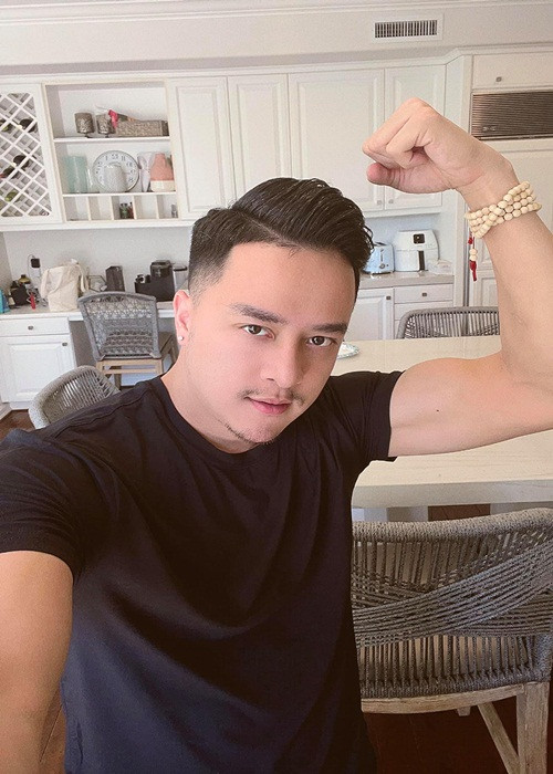 Mới đây, Cao Thái Sơn viết trên trang cá nhân: "Gương mặt này sẽ đứng im và không bao giờ tấn công ai. Nếu đủ bản lĩnh, cứ đấm thử" sau khi bị Nathan Lee dọa "gặp ở đâu đánh ở đấy". Trên truyền thông, Cao Thái Sơn cho biết thêm, anh sẽ hẹn gặp Nathan Lee và muốn nghe lại tất cả những gì muốn nói mặt đối mặt.