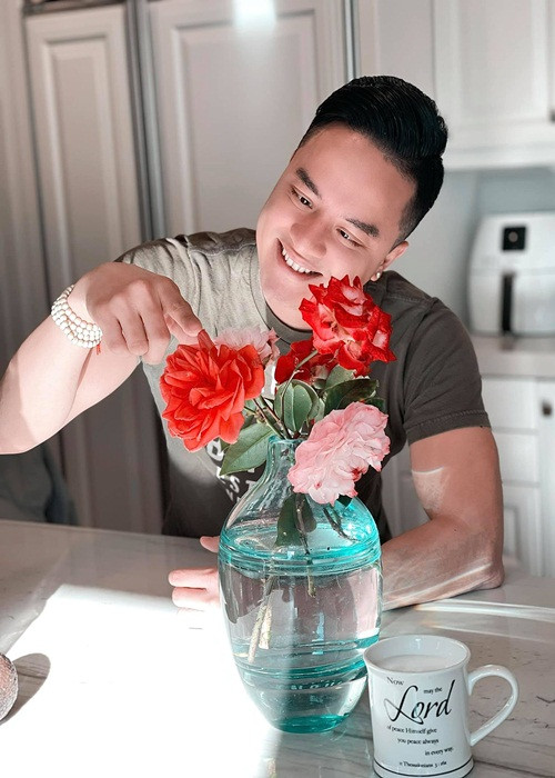 Trong những năm trở lại đây, Cao Thái Sơn không đi diễn nhiều nhưng cuộc sống vẫn dư dả nhờ đầu tư bất động sản. Mới đây, nam ca sĩ cho biết, vài tháng nữa, anh sẽ trở về Việt Nam.