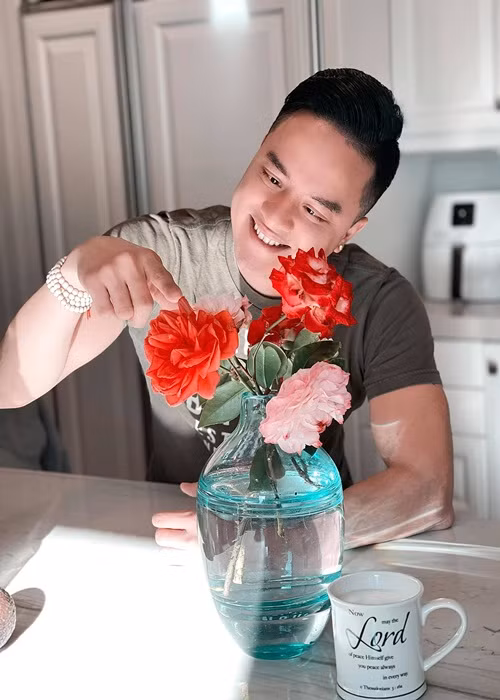 Trong những năm trở lại đây, Cao Thái Sơn không đi diễn nhiều nhưng cuộc sống vẫn dư dả nhờ đầu tư bất động sản. Mới đây, nam ca sĩ cho biết, vài tháng nữa, anh sẽ trở về Việt Nam.