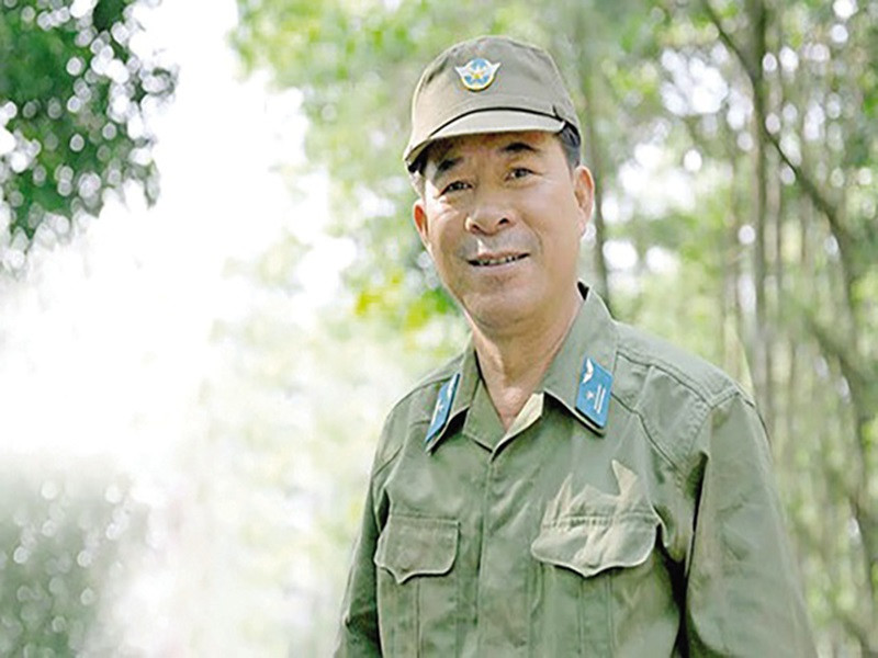 Năm 2019, trong cuộc phỏng vấn với Người đưa tin, Tạ Minh Thảo khoe cuộc sống viên mãn: “Tôi có hai con, một trai một gái. Cháu trai đã có gia đình, hai vợ chồng và con trai cháu ở bên châu Âu thi thoảng về thăm bố mẹ. Hiện tại, tôi vẫn đi về Thái Bình vì vợ và bố mẹ vợ ở dưới đó, khi nào có dự án phim ảnh thì tôi lên Hà Nội ở với con gái ở hồ Tây. Tôi thấy cuộc sống của tôi nhiều màu sắc và đủ. Vợ tôi thương yêu chồng, đối nội, đối ngoại rất tốt. Tôi được gia đình ủng hộ hết lòng khi đi làm phim, đi giảng dạy”. Ảnh: Gia đình và xã hội