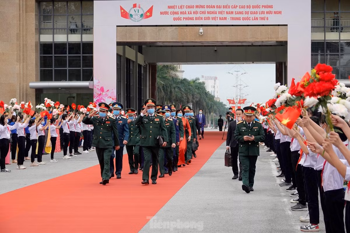 Thuong tuong Phan Van Giang va Thuong tuong Nguy Phuong Hoa hoi dam tai Trung Quoc-Hinh-7