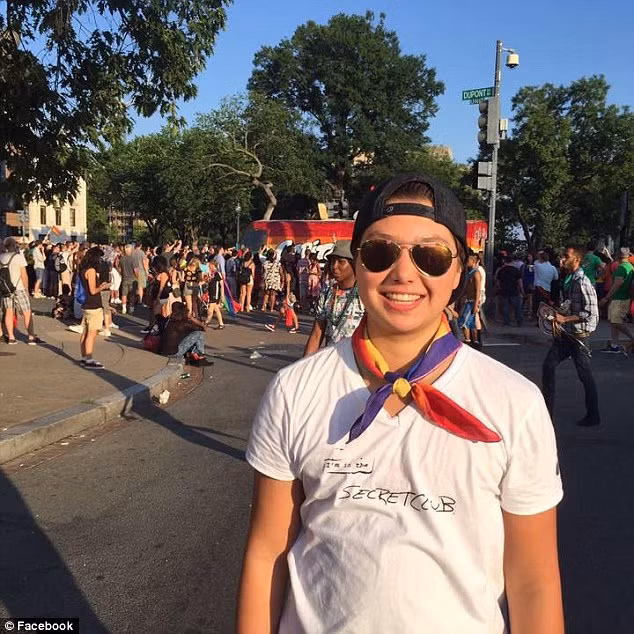 May mắn cho Bailar khi cô nhận được sự ủng hộ hết lòng của gia đình và nhà trường với quyết định chuyển giới của mình, vì họ luôn yêu thương Bailar vô điều kiện.