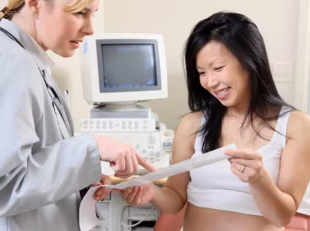 Khám phụ khoa không có vấn đề gì thì nên vứt bỏ giấy kết quả đi. Kết quả kiểm tra tốt nhất nên bảo lưu, không được vứt bỏ. Đến đến lần khám sau, bạn hãy mang nó đi để đối chiếu xem có gì bất thường hay bị phát sinh biến cố ngoài ý muốn.