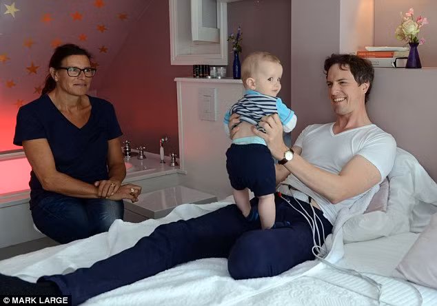 Anh Tom hy vọng trải nghiệm sẽ giúp quý ông đồng cảm hơn với các phụ nữ mang thai.