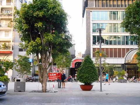 Cong an noi gi ve clip bat co gai choi Kiss Cam?-Hinh-3