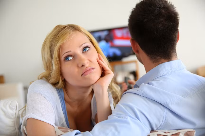 Họ không muốn mất quá nhiều thời gian. Những người đàn ông không nghiêm túc trong chuyện tình cảm thường có quan niệm rất... thoáng. Họ không muốn tốn quá nhiều thời gian và công sức vào mối quan hệ mà họ coi là " tình yêu qua đường", có cũng được hay không có cũng tốt. Do vậy, những cuộc tình của anh ta cũng chóng vánh chấm dứt khi đã đạt được mục đích.