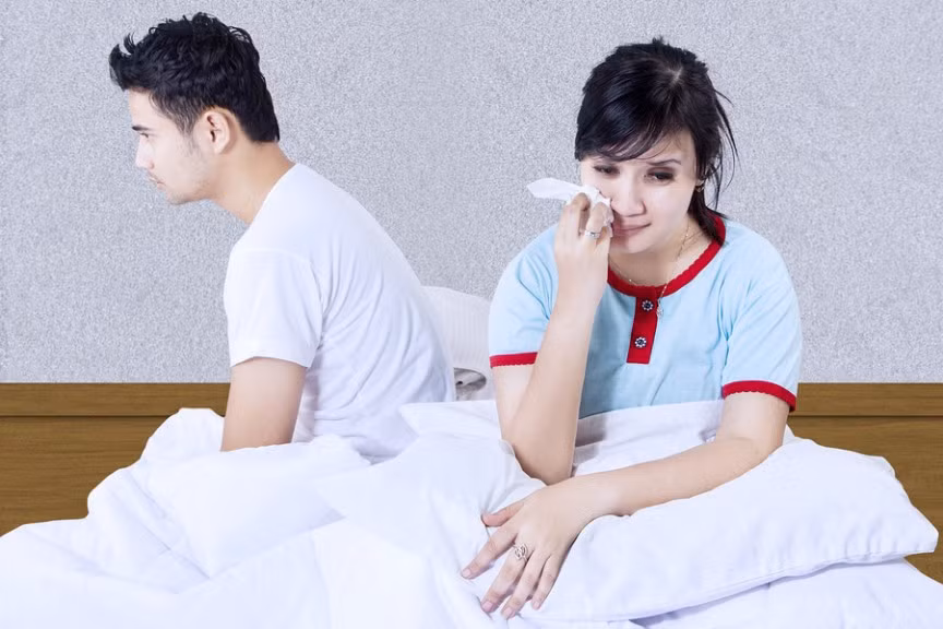Một cô gái quá đa cảm. Yếu đuối không có nghĩa là ngày nào bạn cũng phải khóc lóc, ỉ ôi, la lói om xòm để chàng cảm thông. Việc như vậy chỉ khiến các chàng nhanh chóng chán bạn mà thôi. Đàn ông sợ phải trông thấy những giọt nước mắt của người mình yêu, và chán phải trở thành vệ sĩ 24/24 cho nàng. Bởi ngoài chuyện yêu đương ra, các chàng còn có vô số việc phải làm.