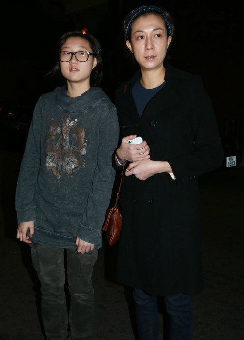 Hôm 22/4, Ngô Trác Lâm bỏ nhà ra đi hơn 10 ngày sau khi cãi nhau với mẹ. Trả lời phỏng vấn hôm 6/5, Ngô Ỷ Lợi cho biết cô tôn trọng quyết định của con gái: “Việc nó trở về nhà lúc này chưa hẳn là điều tốt, sẽ dễ chịu hơn nếu cả hai có không gian riêng để suy nghĩ. Con bé chưa muốn về, tức là nó chưa sẵn sàng. Suốt một tháng qua, tôi cũng đã trải qua những đau đớn, tổn thương to lớn, giờ muốn điềm tĩnh lại để dàn xếp mọi việc”.