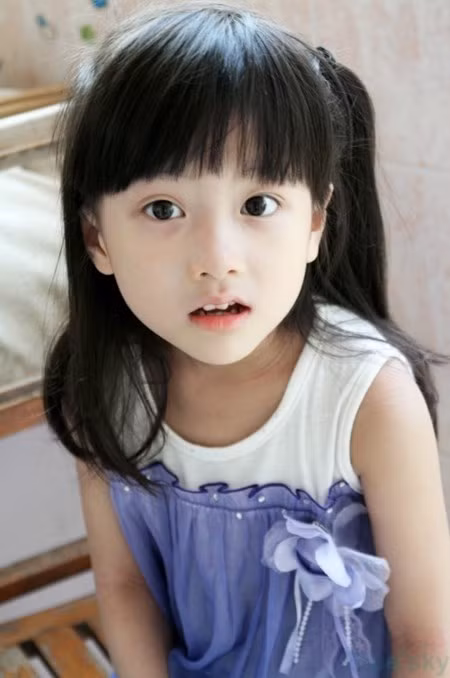 Tiểu Bồ Đào. Tiểu Bồ Đào tên thật là Hạng Huỳnh Tuyền sinh ngày 7/11/2007.