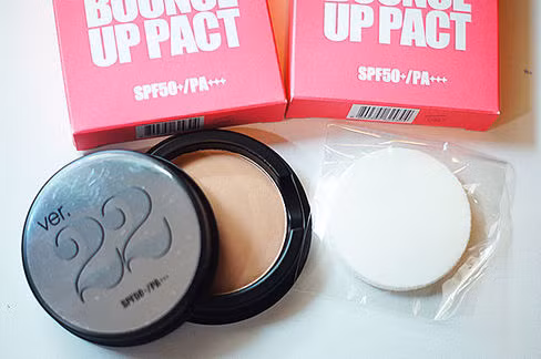 Vì có độ tiện dụng cao, kết cấu độc đáo nên phấn tươi cũng có giá không hề rẻ, khoảng hơn 1,6 triệu đồng một hộp. Tuy nhiên trên thị trường Việt Nam hiện nay, nhiều cửa hàng bán với giá khá rẻ, chỉ từ 350 đến 600 nghìn một hộp với lý do là mua được hàng giảm giá. Chị em nên cẩn thận kẻo mua phải hàng giả.