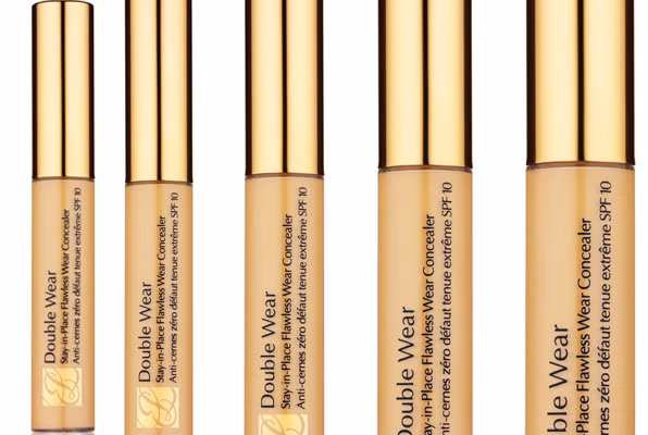 Estee Lauder Double Wear Stay-in-Place Flawless Wear Concealer, 22$ (462.000đ). Đây là một loại kem đa năng có khả năng che phủ mọi khuyết điểm, thậm chí là bọng mắt. Kem phủ mịn và thấm vào da, đồng thời không làm nổi những vết mụn.