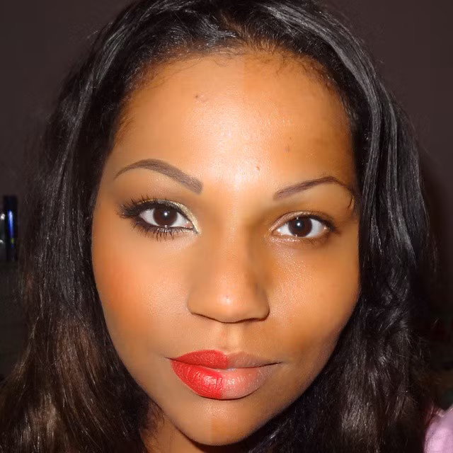 Họ cũng sẵn sàng khoe mặt mộc với nhiều tàn nhang, khiếm khuyết.