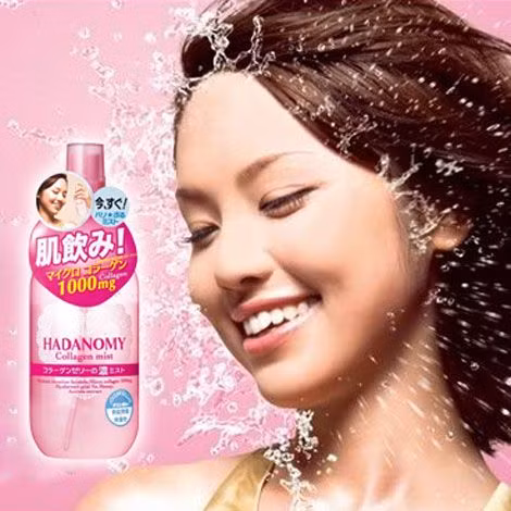 Xịt khoáng collagen. Như chúng ta đã biết, collagen có vai trò quan trọng trong quá trình tái tạo và phục hồi da. Cung cấp collagen là việc làm vô cùng cần thiết để duy trì sự trẻ hóa và căng mịn cho làn da bạn. Trong khi xịt khoáng là một giải pháp tối ưu giúp tăng “sức đề kháng”, một sản phẩm không thể thiếu trong mọi phương pháp chăm sóc da của chị em trong mùa nắng nóng khắc nghiệt.