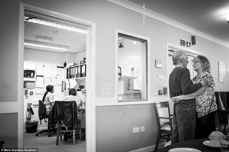 Tháng 6/2014, bà vợ Winne đến thăm chồng.