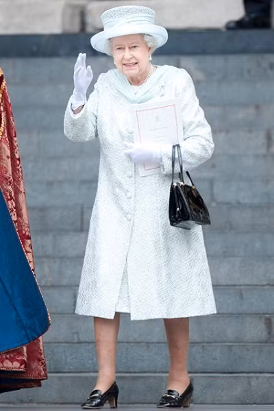 Ngày 5/6/2012: Bà tham dự lễ tạ ơn tại Thánh đường St. Paul nhân dịp kỷ niệm 60 năm lên ngôi Nữ hoàng.