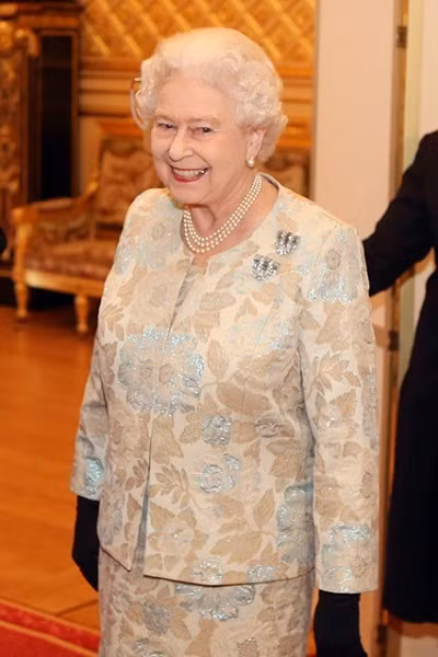 Ngày 4/4/2013: Nữ hoàng chuẩn bị nhận giải thưởng danh dự của Viện Hàn lâm Nghệ thuật Điện ảnh và Truyền hình Anh vì những hỗ trợ mà bà đã dành cho nền công nghiệp điện ảnh nước nhà trong suốt thời kỳ trị vì.