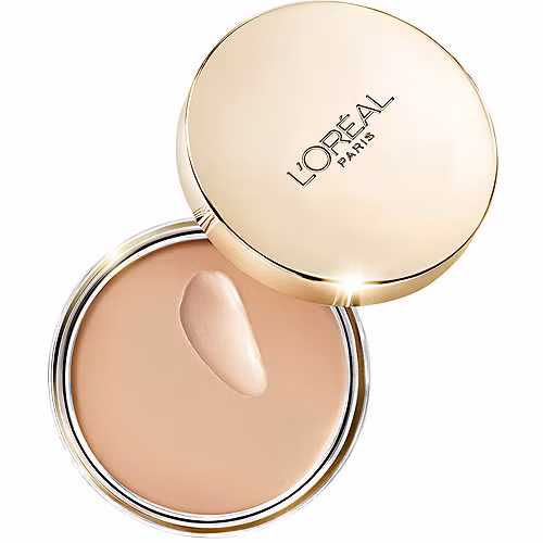 Phấn tươi thực tế đã xuất hiện từ lâu. Tên gọi là phấn tươi nhưng chính xác hơn nó là một dạng của phấn kem nhưng được cô đặc lại. Thực tế, phấn dạng kem này từng được nhiều hãng mỹ phẩm khác phát triển nhiều dòng đình đám và bạn có thể dễ dàng mua trên thị trường.