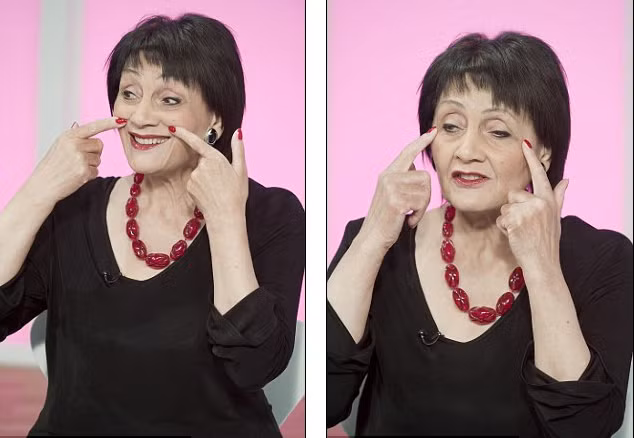 Eva Fraser, 86 tuổi, cựu diễn viên múa ballet, người tiên phong cho bài tập massage mặt chống nếp nhăn này tại London, Anh. Bà cho hay thực hiện bài tập này vài lần một tuần giúp bạn ngăn chặn quá trình lão hóa hiệu quả.