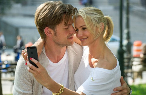 Chị Pauline cho biết người giúp chị thực hiện được mục tiêu giảm cân không ai khác chính là chồng cũ, anh Alex. Để có thể giảm cân một cách nhanh chóng, mỗi ngày chị Pauline và anh Alex làm “chuyện ấy” 7 lần. Nhờ sự giúp đỡ của Alex, cân nặng của chị Pauline từ 330kg đã giảm còn 286kg.