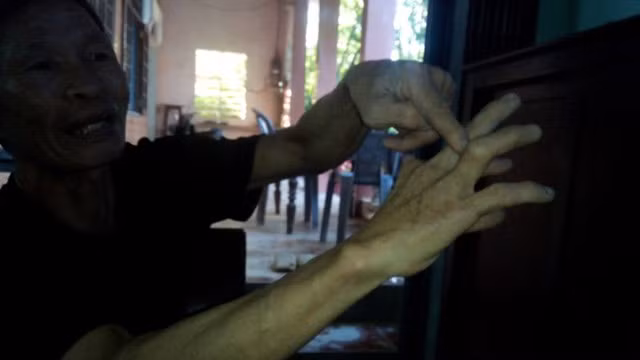 Vi sao con trai mua quan tai tang bo me?