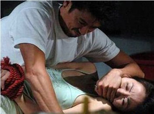 Anh re dung thu doan lua em vo phuc vu tinh duc