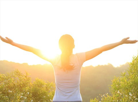 8h sáng. Là khoảng thời gian “đỉnh điểm” của quá trình tuần hoàn máu trong cơ thể. Da cũng như các cơ quan khác trong cơ thể trở nên đặc biệt “nhạy cảm” và sẵn sàng “thu nạp” tất cả những gì tiếp xúc trên bề mặt, dù tốt hay xấu.