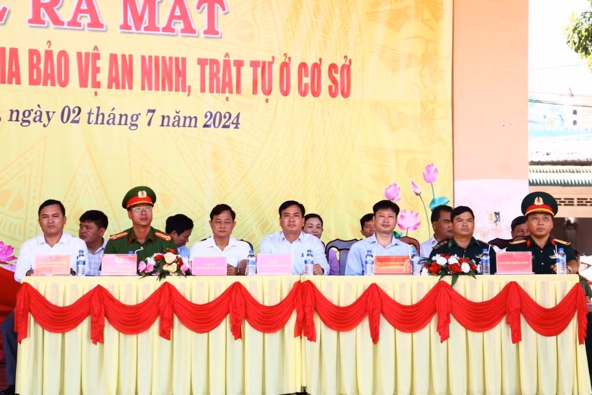 Ra mat luc luong bao ve ANTT o co so tai huyen Ea Sup