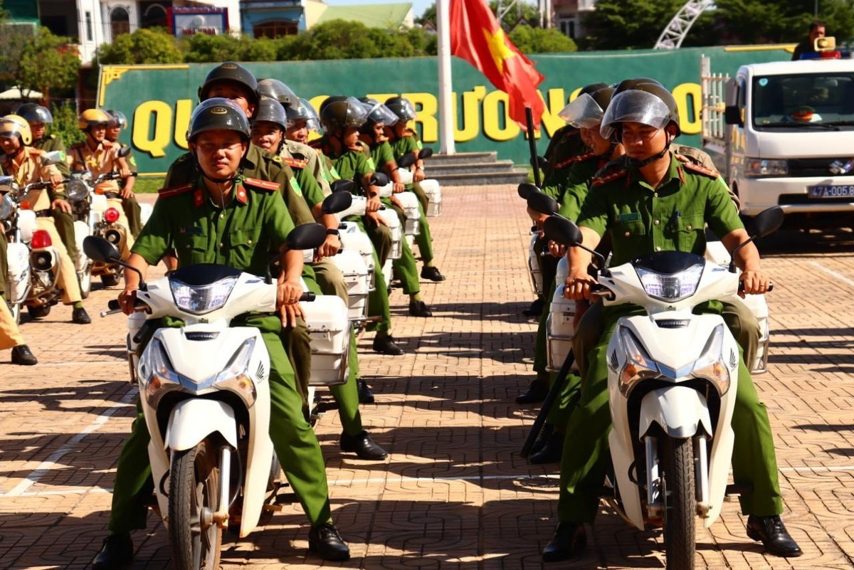 Ra mat luc luong bao ve ANTT o co so tai huyen Ea Sup-Hinh-9