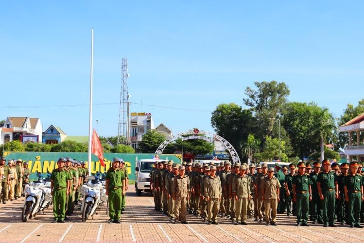 Ra mat luc luong bao ve ANTT o co so tai huyen Ea Sup-Hinh-2