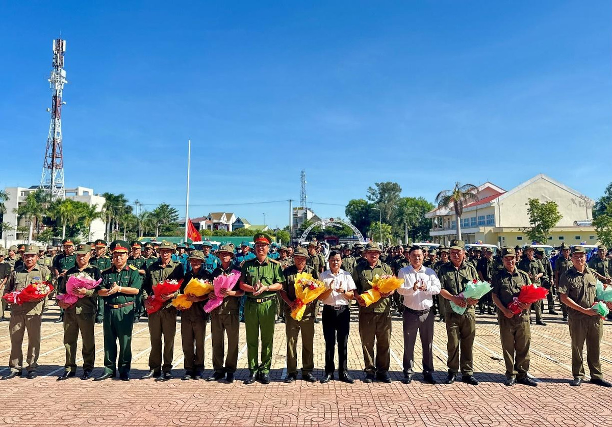 Ra mat luc luong bao ve ANTT o co so tai huyen Ea Sup-Hinh-5