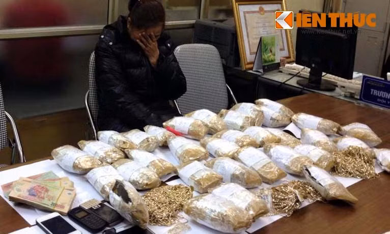 CA Ha Noi bat giu 33 kg vang Trung Quoc gan mac Italy-Hinh-2