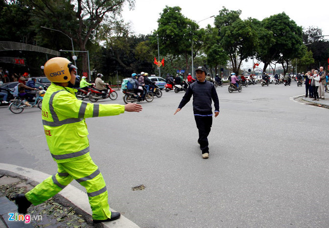 Theo thống kê của Phòng CSGT Công an Hà Nội, từ đầu năm, toàn thành phố xảy ra 18 vụ tai nạn giao thông liên quan đến bộ hành hoặc do người đi bộ gây ra, làm 13 người tử vong và 15 người bị thương.