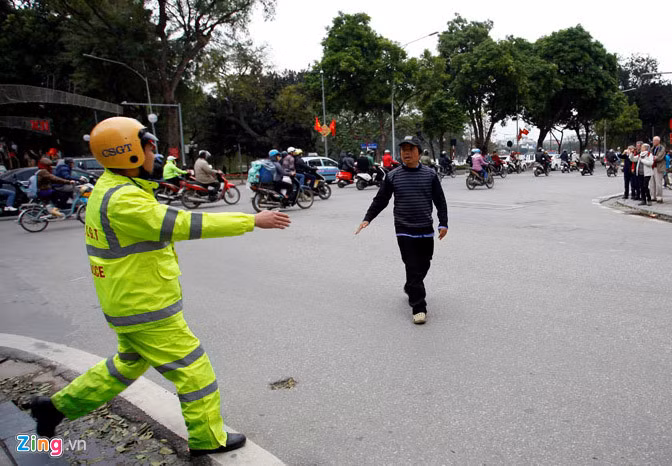 Theo thống kê của Phòng CSGT Công an Hà Nội, từ đầu năm, toàn thành phố xảy ra 18 vụ tai nạn giao thông liên quan đến bộ hành hoặc do người đi bộ gây ra, làm 13 người tử vong và 15 người bị thương.